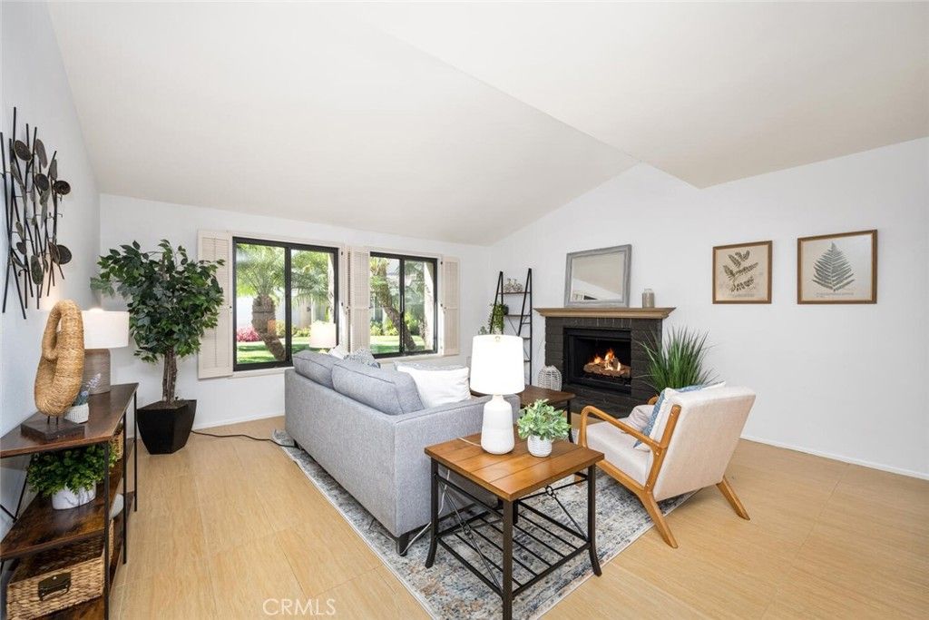listing image 130723413246118913644
