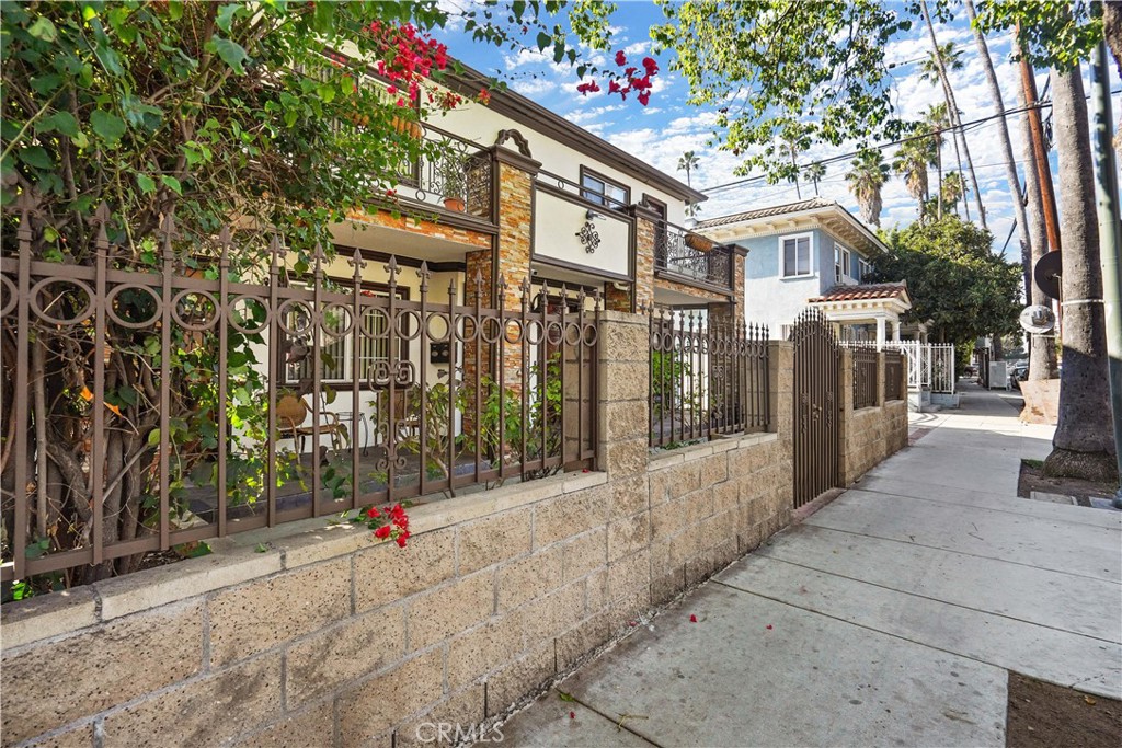 Properties 1 5666 5672 Franklin Avenue