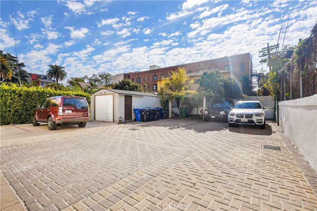 Properties 3 5666 5672 Franklin Avenue