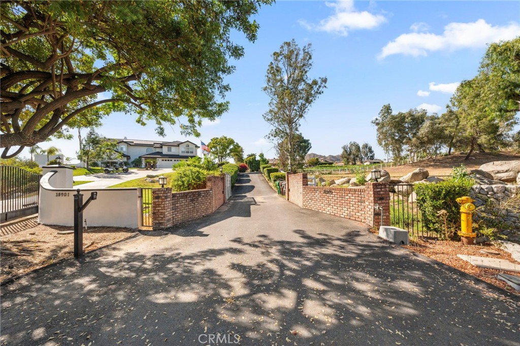 38900 Avenida Arriba