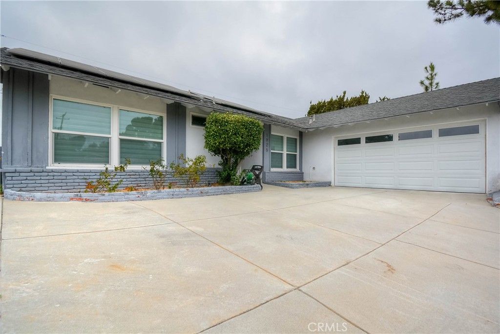 listing image 0