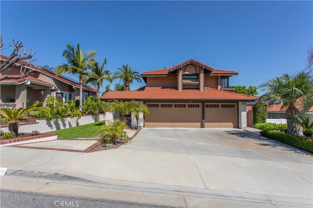 listing image 130725539337208402482