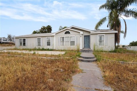 22540 Markham Perris CA 92570
