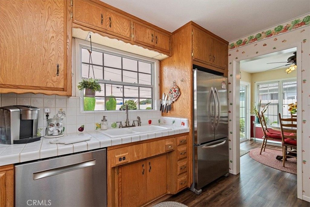 listing image 130721594877630333918
