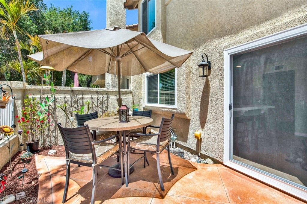 listing image 130724323763611281850