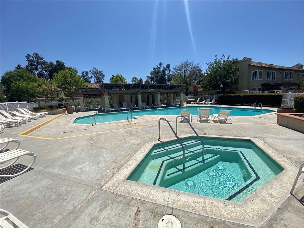 listing image 130723558641602661368