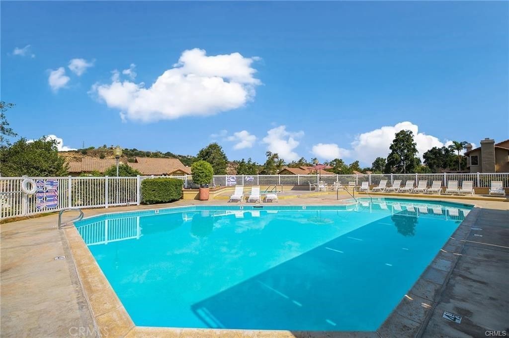 listing image 130726695911291030655
