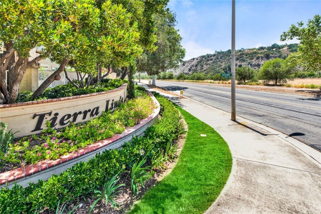 listing image 130729260544907514343