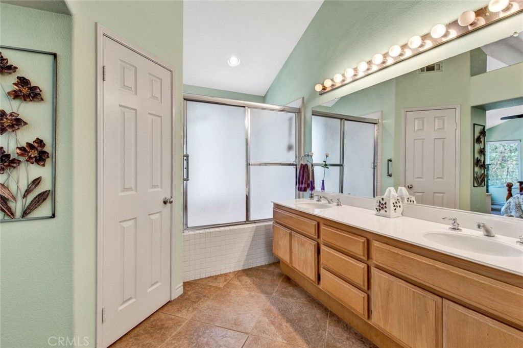 listing image 130721551052743338317