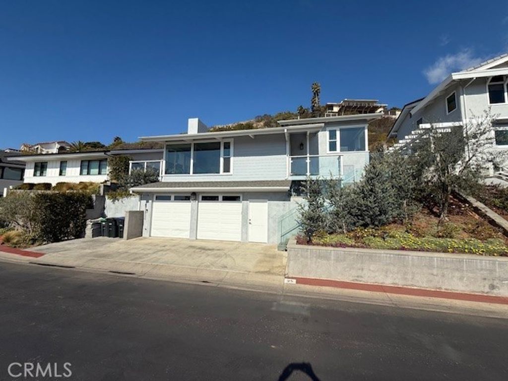 Photo of 25 N Vista De La Luna, Laguna Beach, CA 92651 (MLS # OC25012223)