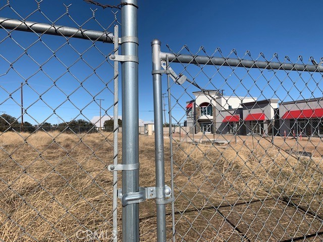 Positioned at the highly visible top of the Cajon Pass in West Oak Hills, this 1-acre corner lot offers unparalleled potential for commercial development. Neighboring a newly constructed office complex, this location is poised for growth and opportunity. Why This Lot is a Must-See:
• Ideal for a mini-mart or convenience store, fulfilling a pressing community need.
• Excellent exposure and traffic visibility from Interstate 15.
• Seller is offering flexible financing options!
Seize this rare opportunity to secure a prime commercial location in a thriving area. Don’t miss your chance to develop in one of the most strategic spots along the Cajon Pass!