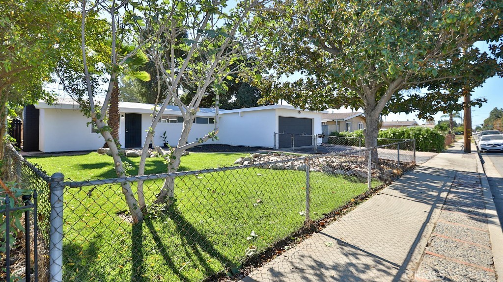 5423 Benito Street