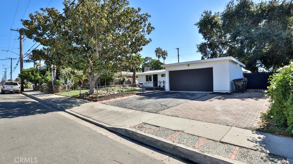 5423 Benito Street