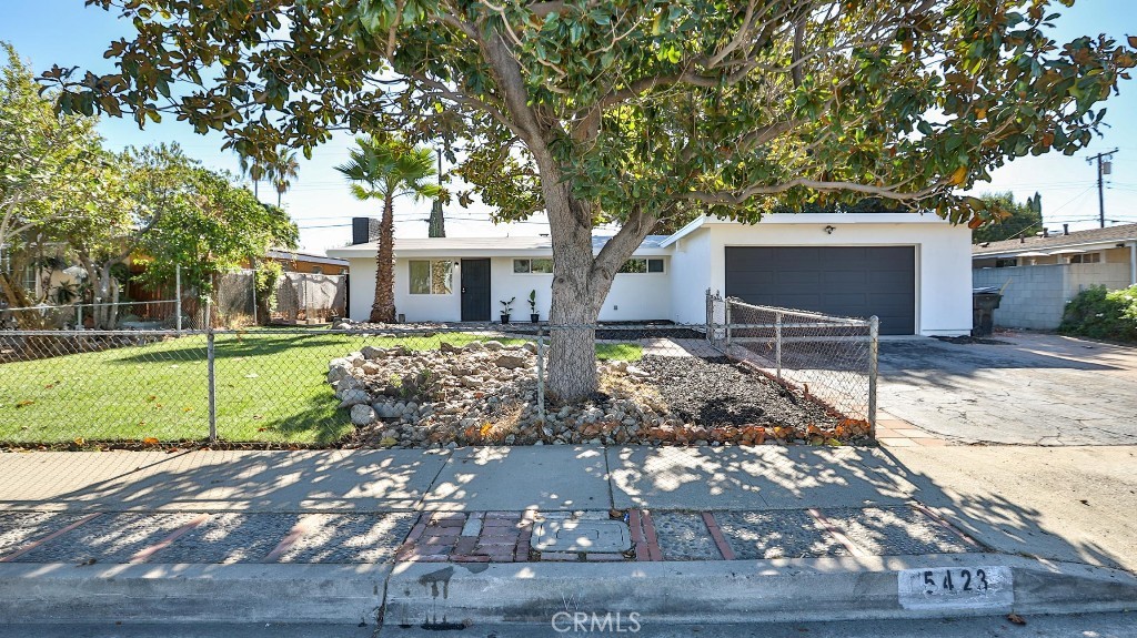 5423 Benito Street
