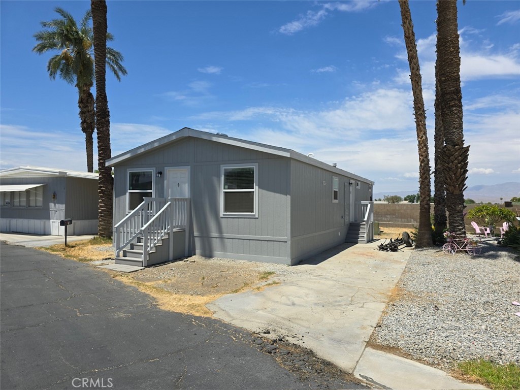 View Indio, CA 92210 mobile home