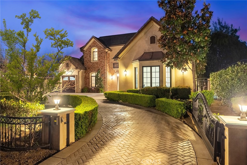 33 E Las Flores Avenue