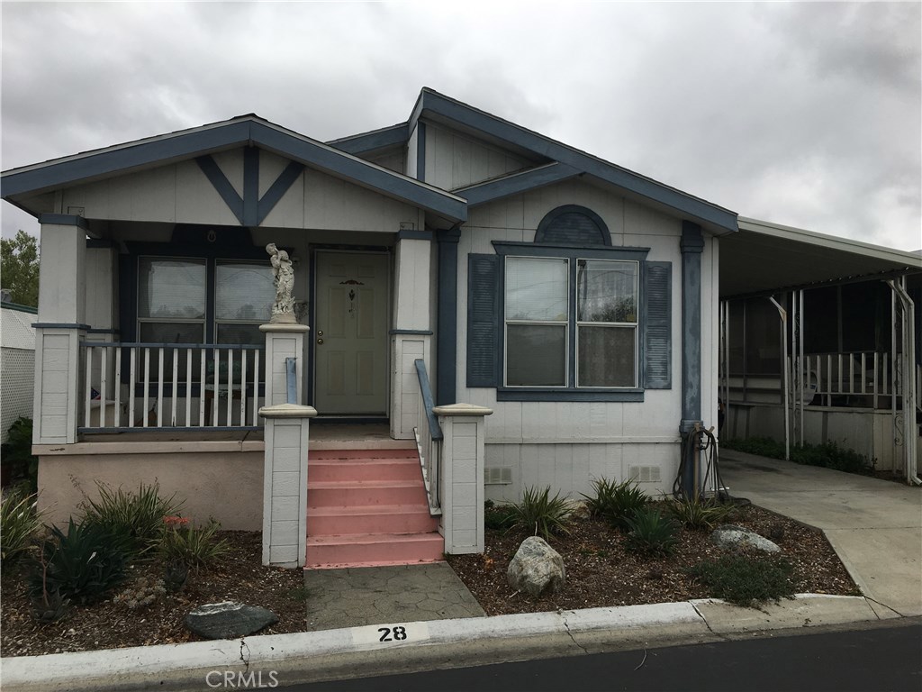 Built in 2000, this Fleetwood Sunpointe home is sold as-is. The spacious floor plan includes 2 bedrooms and 2 bathrooms. The Meadows community is located right off the 5 Freeway at Jeffrey Rd. Close to the freeway, shopping, and the OC Airport The Meadows is a tremendous senior community with lots of amenities for active homeowners.