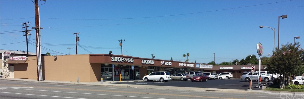 Mixed use multi-tenant retail shopping center on a major Beach Blvd and Lambert Rd. Across the street from Del Taco and Carl's Jr. Co-tenants include Liquor Store, Smoke Shop, Coin Laundry, Barber Shop, Dentist, Envy Nails. Surrounding tenants include Ace Hardware & a Veterinarian.
NWC of Beach Blvd & Lambert Rd in the city of La Habra.