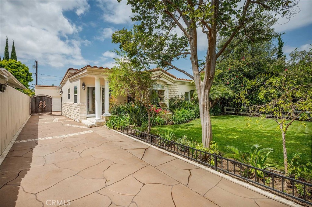 3845 Cedar Avenue