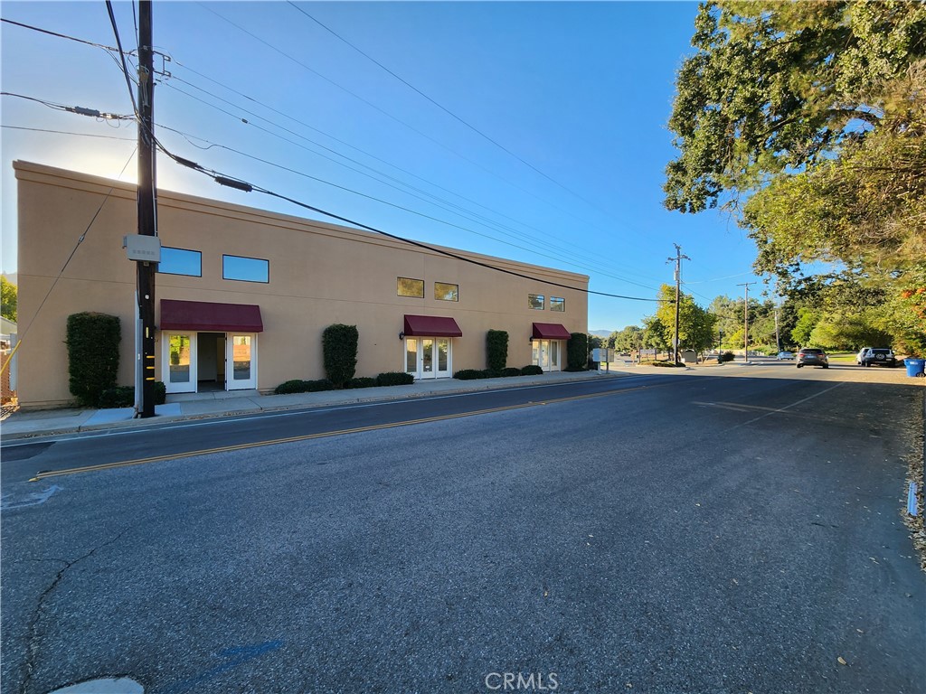 Welcome to your next business venture! This impressive 2,006 square foot industrial space, formerly utilized by an automotive enthusiast, is now available for lease. Situated in a bustling commercial area, this property offers an incredible opportunity for a variety of industrial and commercial uses. With a fresh new look and thoughtful upgrades, this space is ready to inspire your business's success.
Key Features:
Total Square Footage: 2,006 sq. ft.
Previous Automotive Use
Remodeled Bathrooms: Enjoy updated and modern restroom facilities.
Fresh Paint: The entire space has been given a facelift with a fresh coat of paint.
Lobby Area: A welcoming lobby space is included, and the owner is offering new flooring options for the tenant to choose. Customize it to fit your brand's aesthetic.
Property Highlights:
Prime Location: Conveniently located in a highly visible area with easy access to major roadways, ensuring your business gets noticed.
Ample Parking: Abundant parking space for both customers and employees.
Versatile Layout: The open floor plan allows for a flexible configuration to suit your specific needs.
Roll-Up Doors: Easy loading and unloading with oversized roll-up doors.
This industrial space is a blank canvas, awaiting your vision and business ideas. Whether you plan to continue in the automotive industry, open a workshop, or establish a new enterprise, this space is equipped to help you thrive.
Suitable for:
Mechanics and Auto Repair
Auto Detailing
Manufacturing
Warehousing
Showroom
Workshop
Schedule a viewing today to experience the potential of this property firsthand. Don't miss this rare opportunity to secure a prime industrial space with upgraded features. Contact us to arrange a tour and discuss lease terms that meet your business needs.