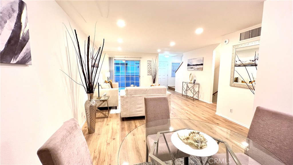 Photo 4 of 9 of 2800 Plaza Del Amo 462 townhome