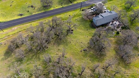 Photo of 19538 Park Ridge Drive, Hidden Valley Lake, CA 95467 (MLS # LC25052474)