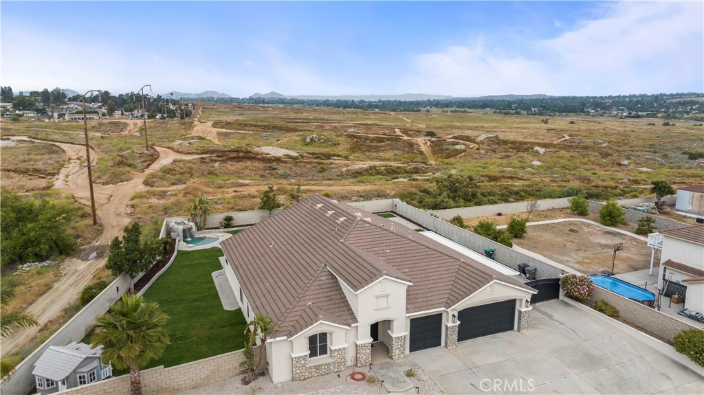 View Riverside, CA 92570 property