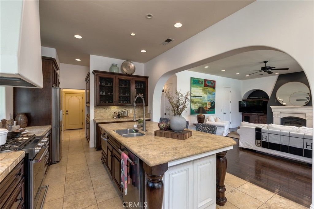 listing image 130727813423163638165