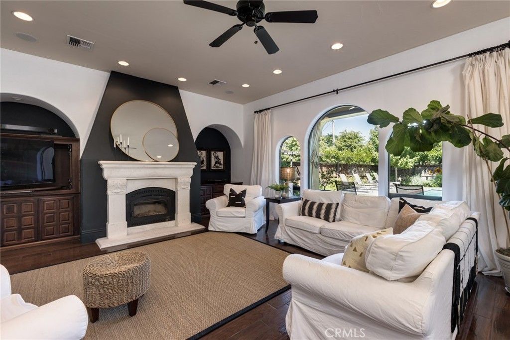 listing image 130727715819352182349
