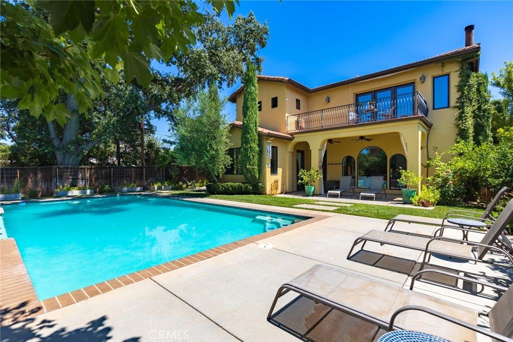 listing image 130721179390997879436