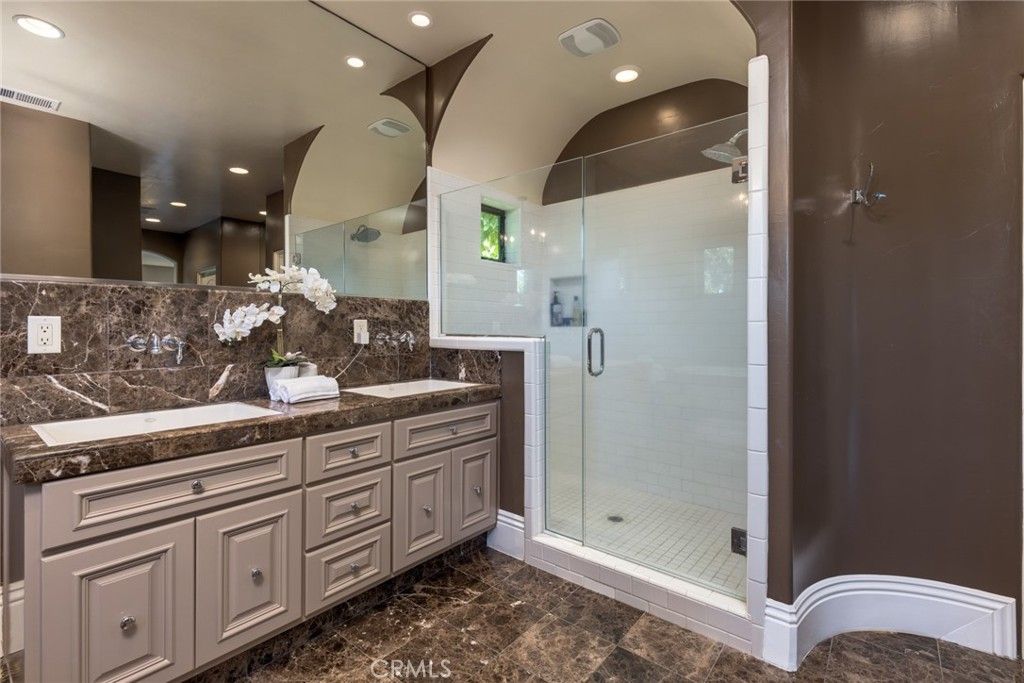 listing image 130721381394987558413