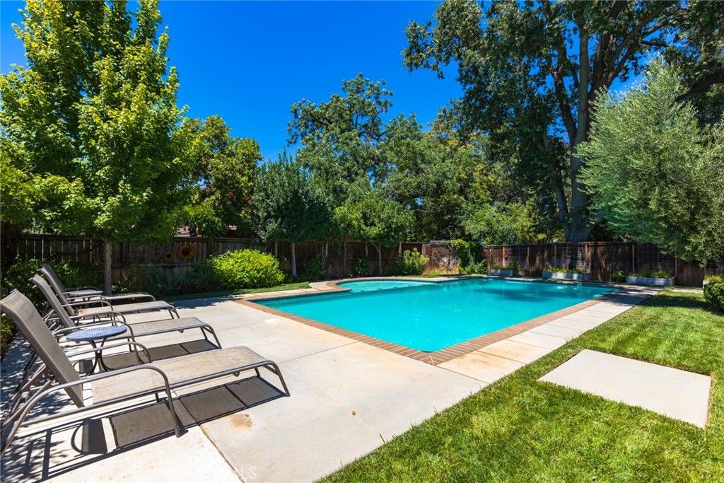 listing image 130729352991764563358