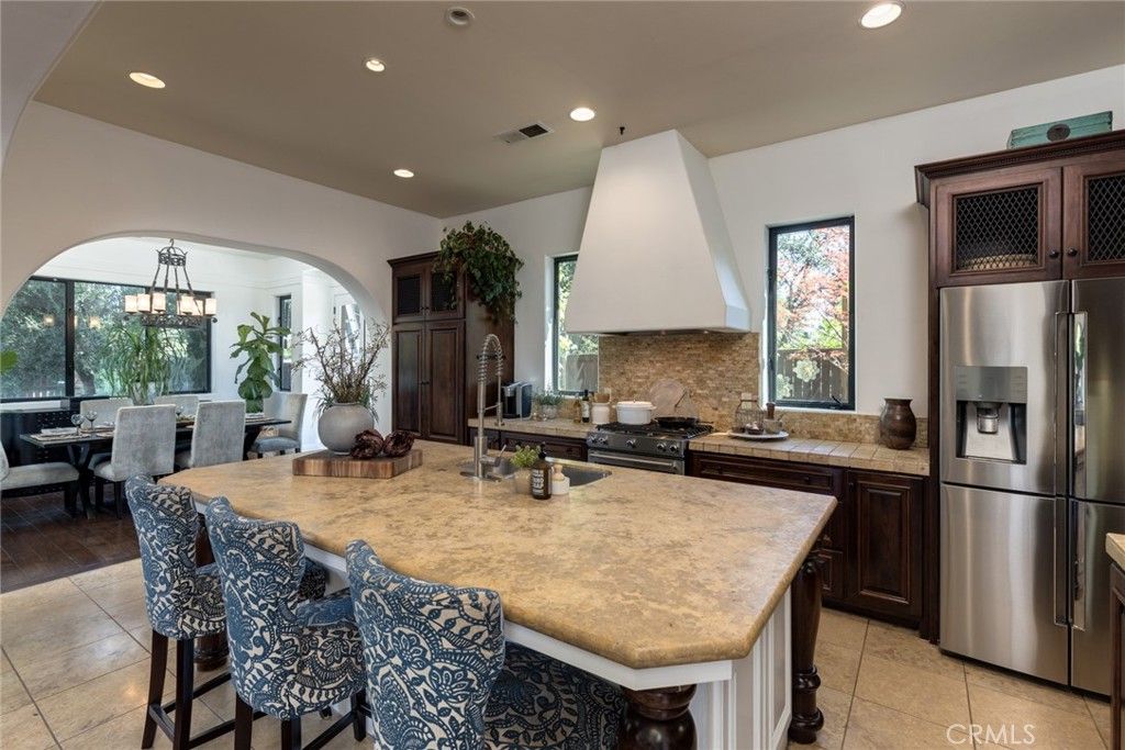 listing image 130728812078395906907
