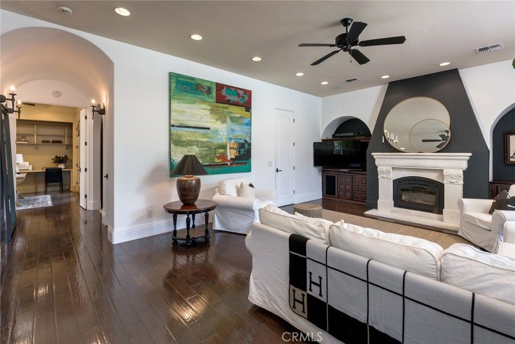 listing image 130722804250167102296