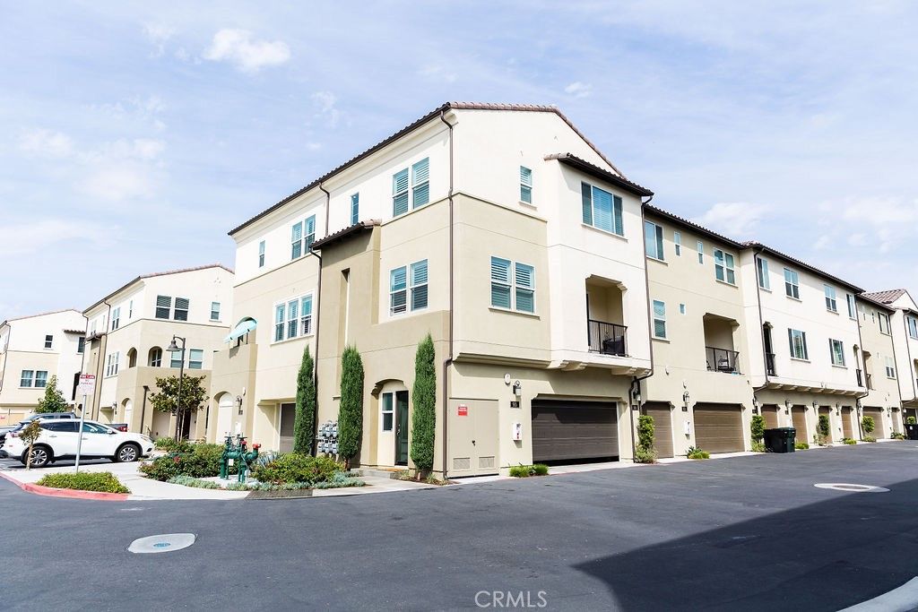listing image 130724292032486863138
