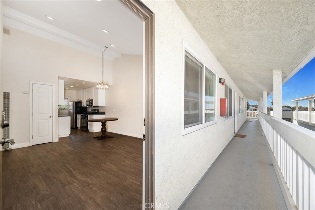 1140 Molino Avenue 7
