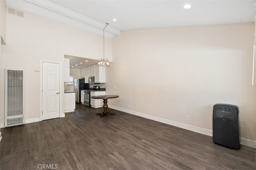 1140 Molino Avenue 7