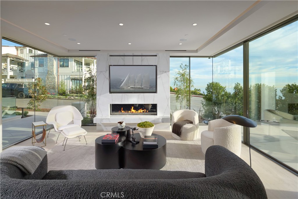 Corona del Mar South of PCH (CDMS) - Residential