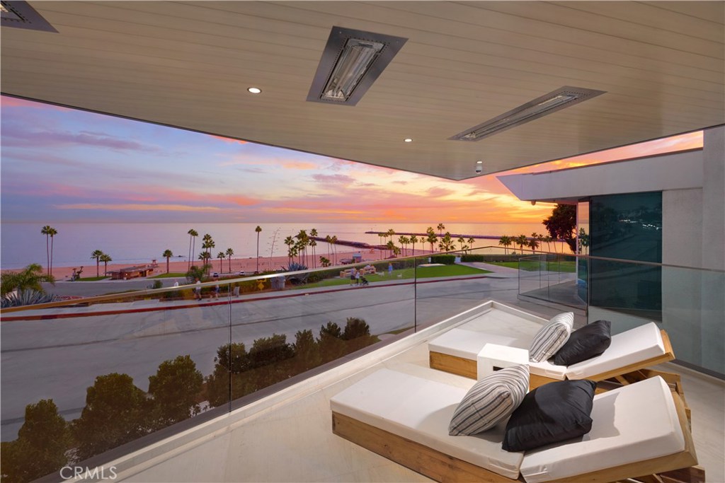 Corona del Mar South of PCH (CDMS) - Residential