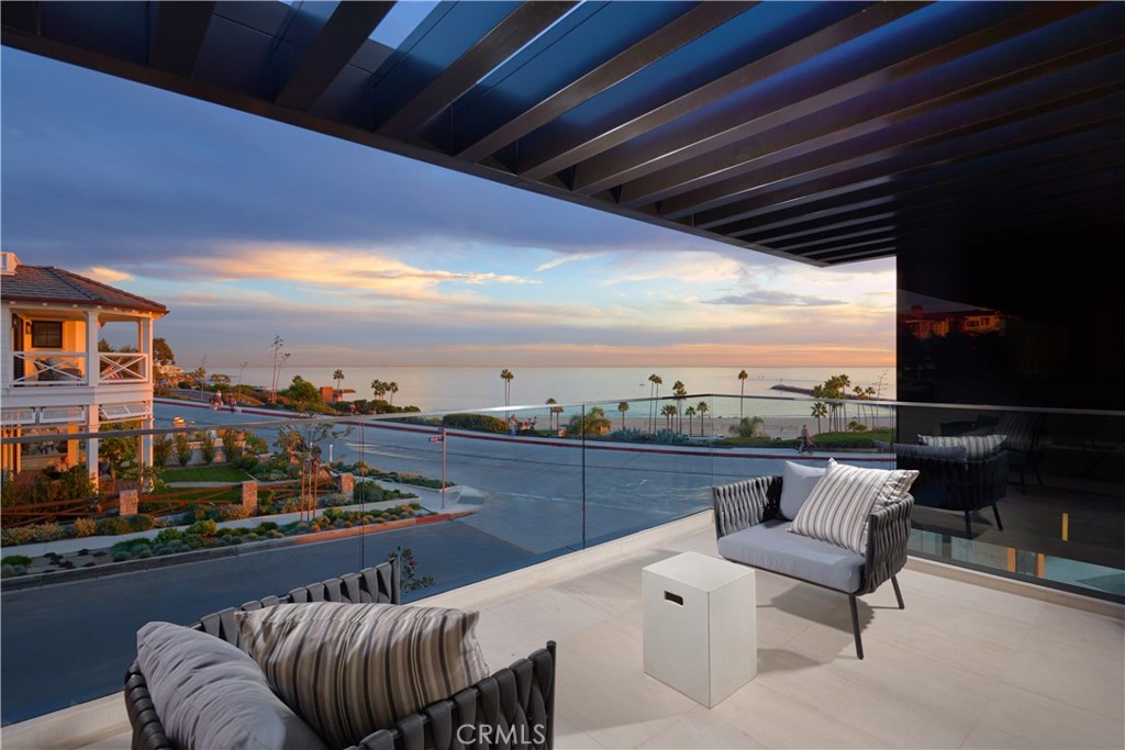 Corona del Mar South of PCH (CDMS) - Residential
