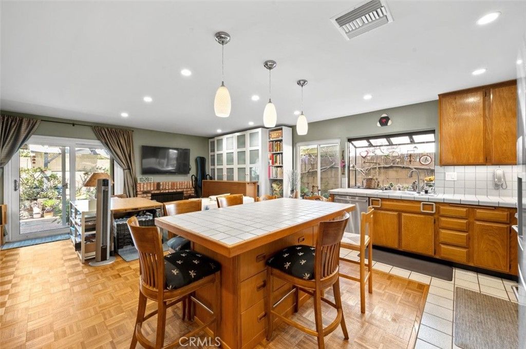 listing image 130729920753765499139