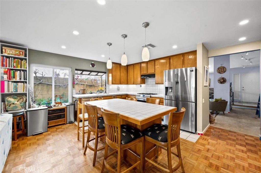 listing image 130727397375922983421