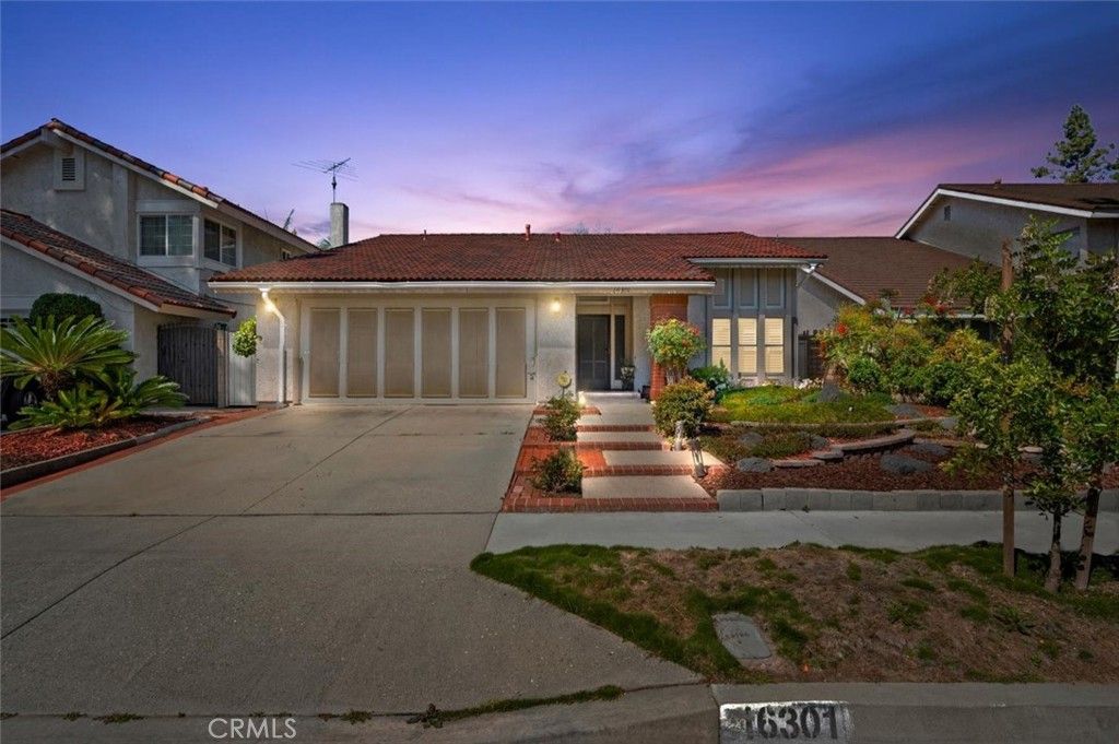 listing image 130729599504809964259