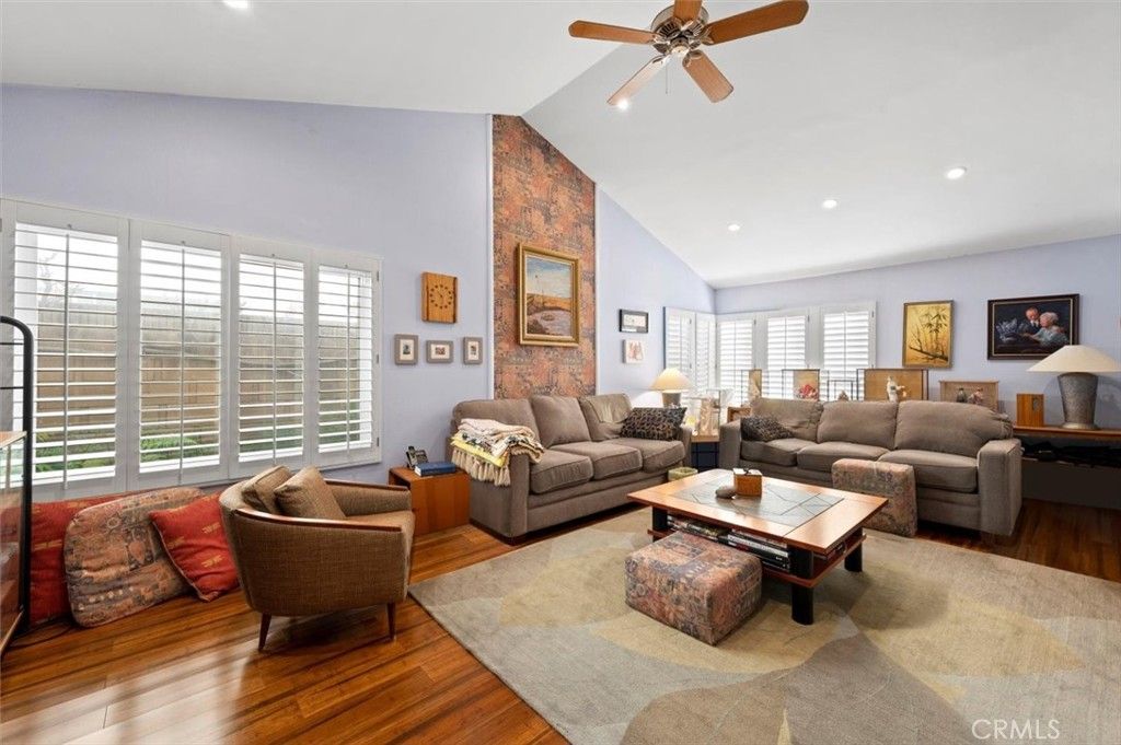 listing image 130726646013236267000