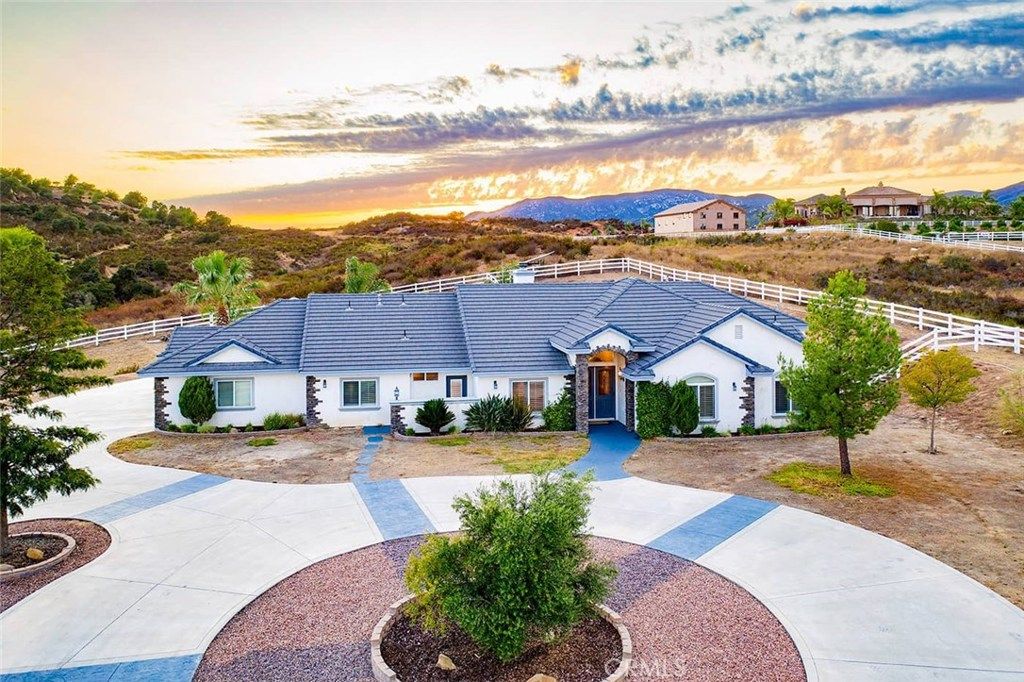listing image 130729417482465111685