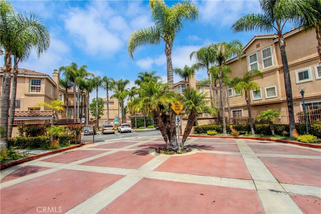 listing image 130727117388127800200
