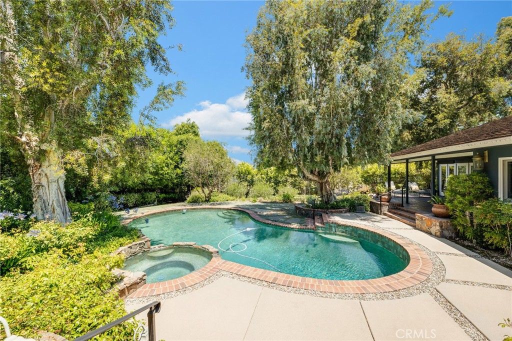 listing image 130725028627754733158