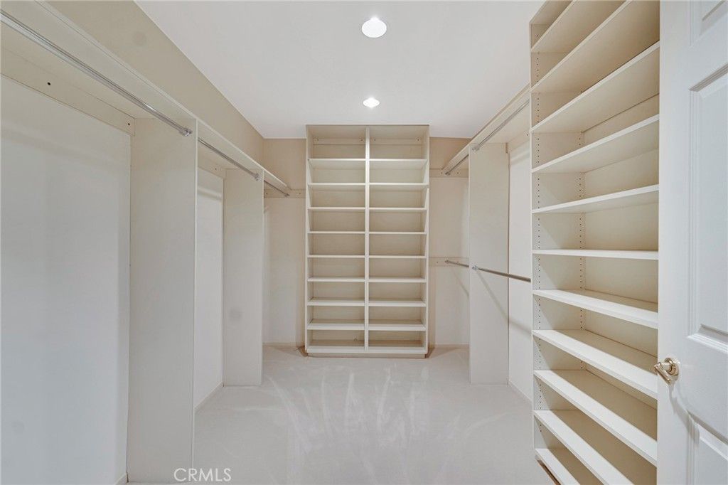 listing image 130729522212279739772