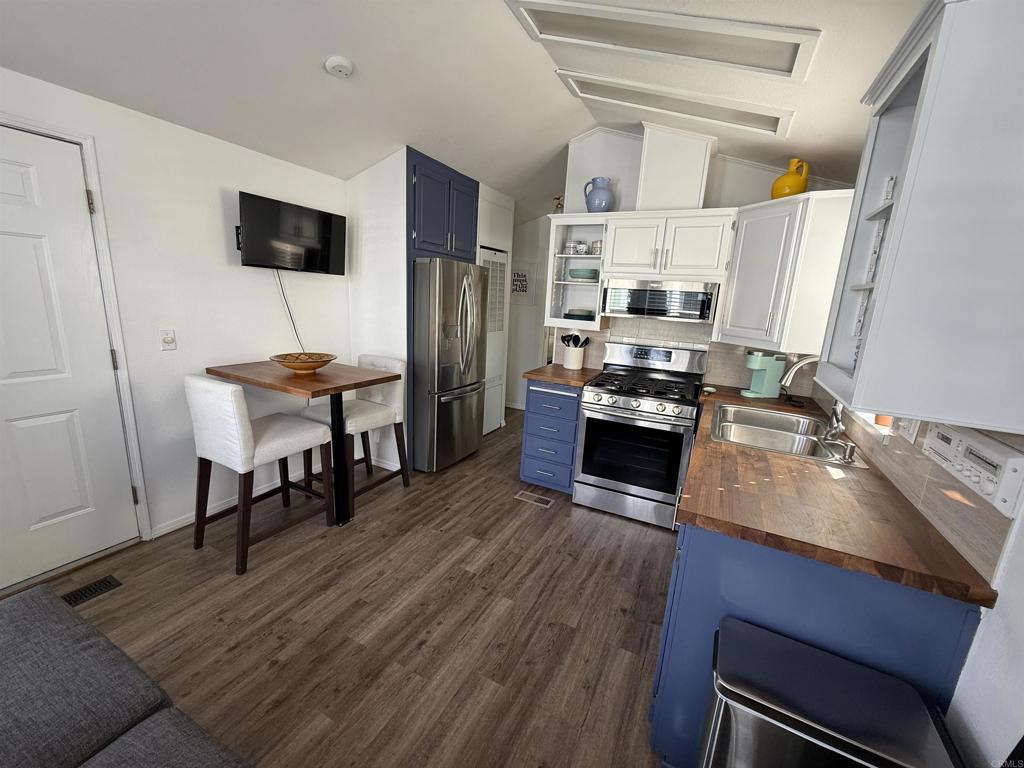 1624 N Coast Highway 101 6