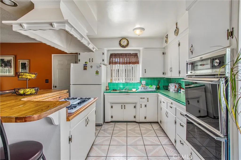 Fontana, California 92335, United States, 3 Bedrooms Bedrooms, ,2 BathroomsBathrooms,Residential,Active,49047